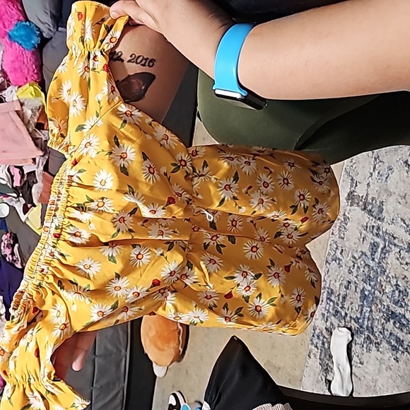 This set of clothes is 0-3 months for a little girl. - Picture 6 of 16